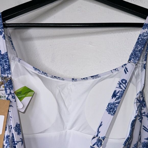 BERLOOK Floral Plus Size One-Piece Swimsuit Size 20 - Picture 11 of 13